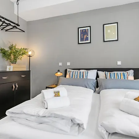 Luxomes - Stylish & New Design Apartment - Kitchen - Netflix Ingolstadt Exterior photo