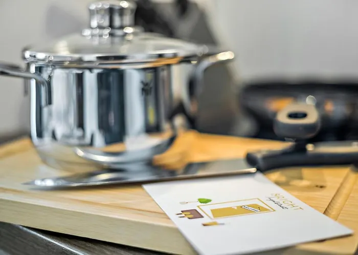 Luxomes - Stylish & New Design Apartment - Kitchen - Netflix