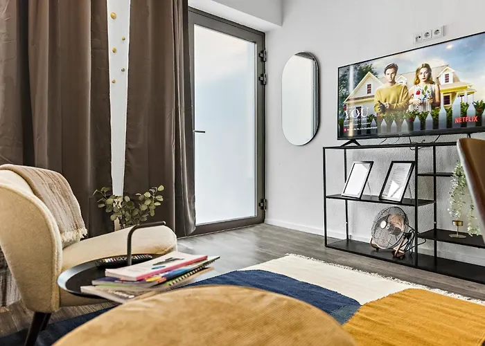 Luxomes - Stylish & New Design Apartment - Kitchen - Netflix